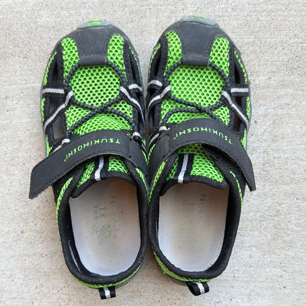 Kids Breathable Green and Black Hook-and-Loop Sandals